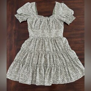 Trixxi, size Medium sage green ditsy floral puff sleeve tiered mini dress